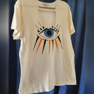 One Eleva cream color fashion tee large